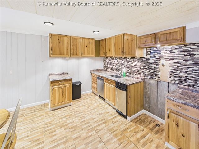 19 River Drive, Elkview, WV 25071