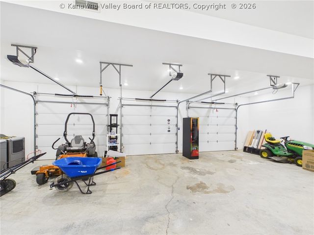 19 River Drive, Elkview, WV 25071