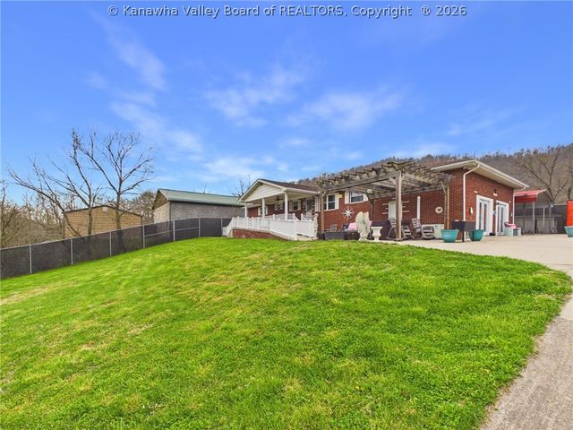 19 River Drive, Elkview, WV 25071