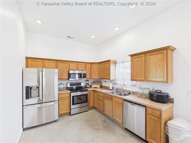 19 River Drive, Elkview, WV 25071