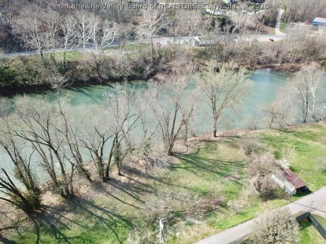 19 River Drive, Elkview, WV 25071