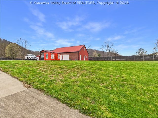 19 River Drive, Elkview, WV 25071