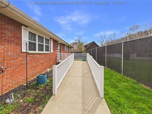 19 River Drive, Elkview, WV 25071