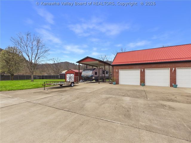19 River Drive, Elkview, WV 25071