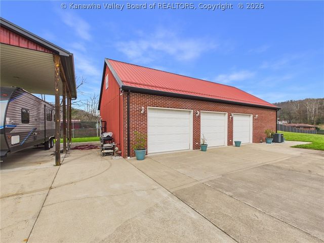 19 River Drive, Elkview, WV 25071