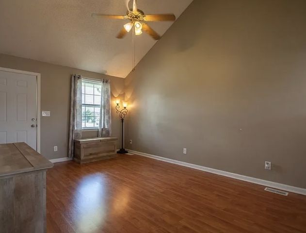220 Cranklen Cir, Clarksville, TN 37042