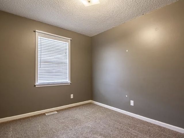 220 Cranklen Cir, Clarksville, TN 37042