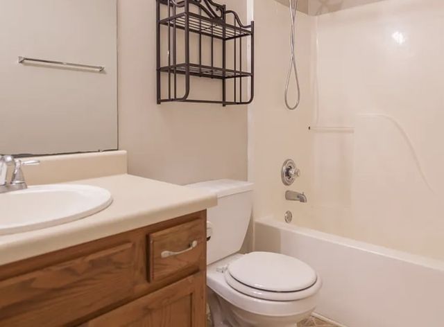 220 Cranklen Cir, Clarksville, TN 37042