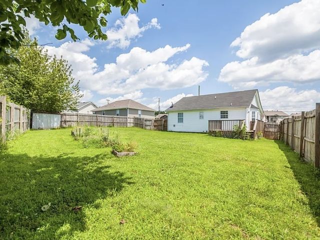 220 Cranklen Cir, Clarksville, TN 37042