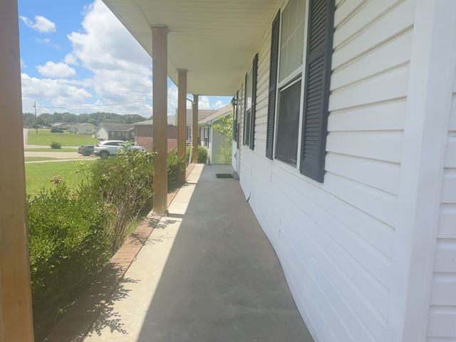 220 Cranklen Cir, Clarksville, TN 37042