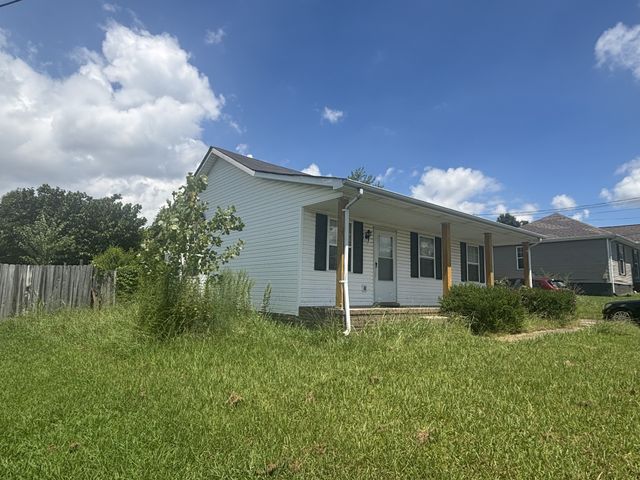 220 Cranklen Cir, Clarksville, TN 37042