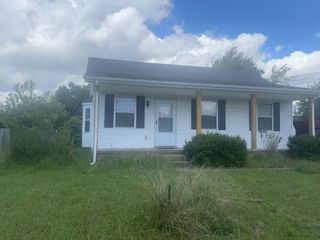 220 Cranklen Cir, Clarksville, TN 37042