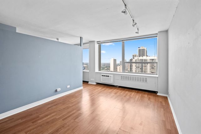 1360 N Sandburg Terrace 2704C, Chicago, IL 60610