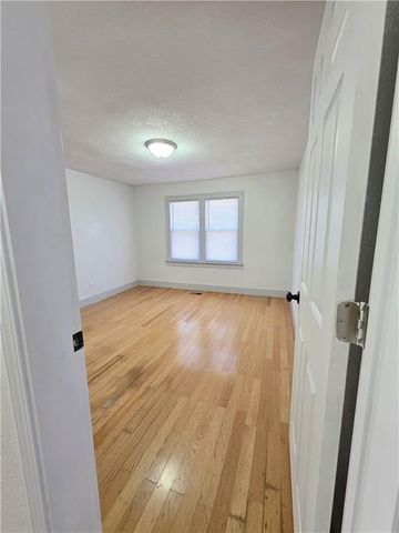 1202 Sacramento Street, St Joseph, MO 64503