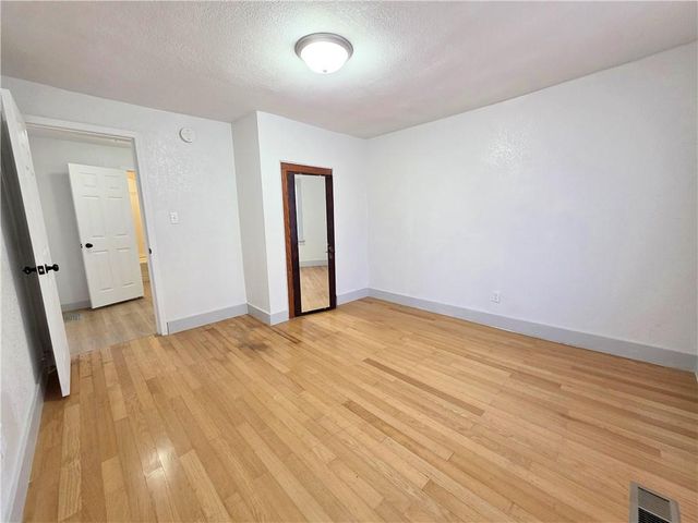 1202 Sacramento Street, St Joseph, MO 64503