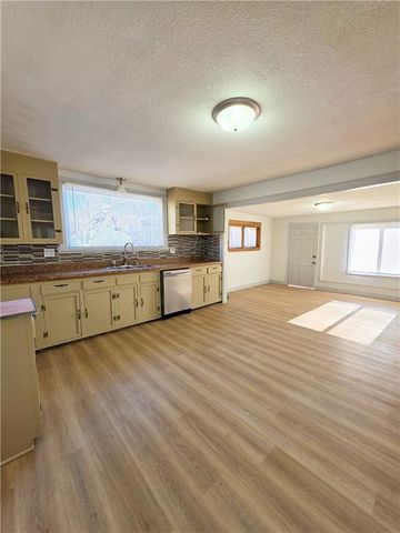 1202 Sacramento Street, St Joseph, MO 64503