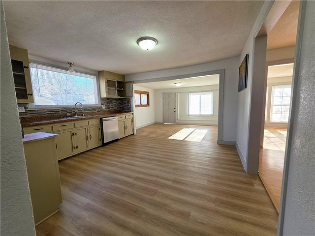 1202 Sacramento Street, St Joseph, MO 64503