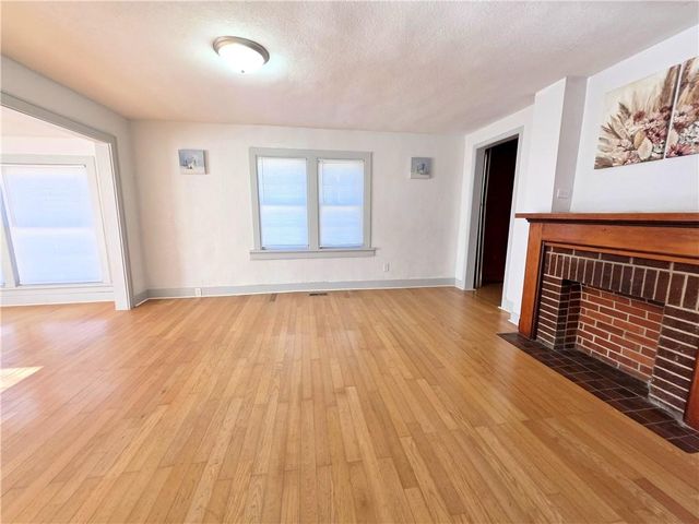 1202 Sacramento Street, St Joseph, MO 64503