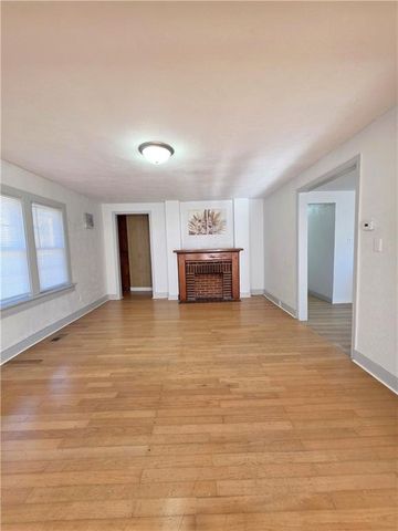 1202 Sacramento Street, St Joseph, MO 64503