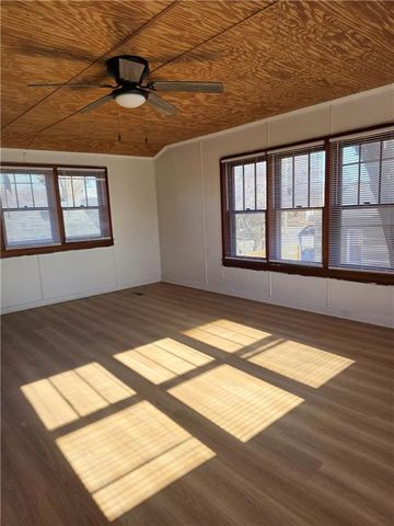 1202 Sacramento Street, St Joseph, MO 64503