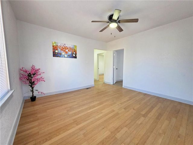 1202 Sacramento Street, St Joseph, MO 64503