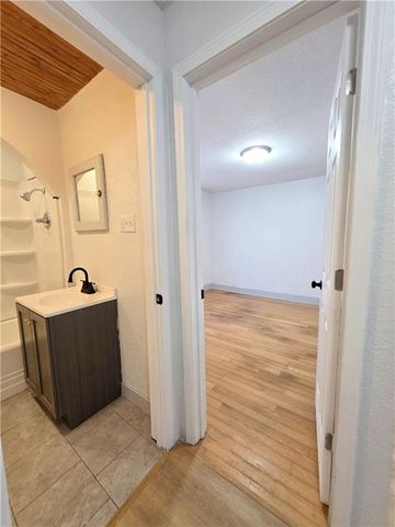 1202 Sacramento Street, St Joseph, MO 64503