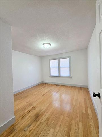 1202 Sacramento Street, St Joseph, MO 64503