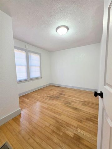 1202 Sacramento Street, St Joseph, MO 64503