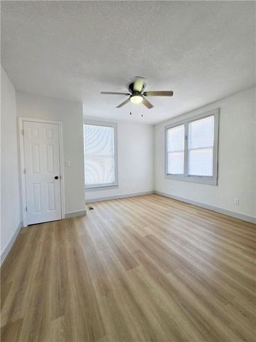 1202 Sacramento Street, St Joseph, MO 64503