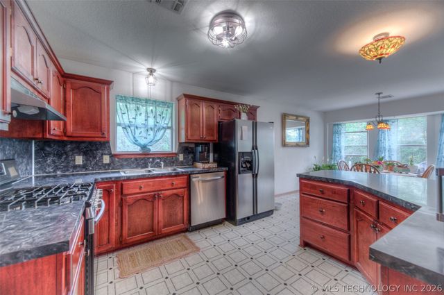 110 N 197th West Avenue, Sand Springs, OK 74063