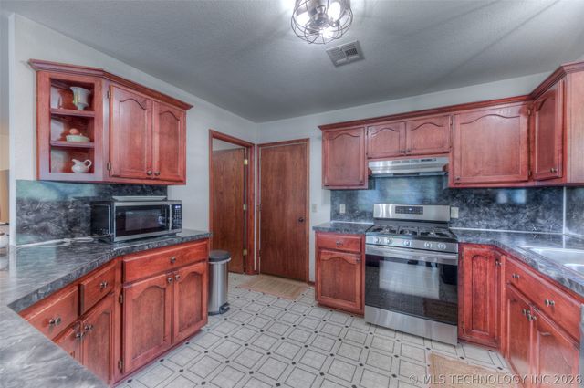 110 N 197th West Avenue, Sand Springs, OK 74063