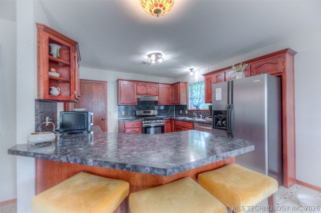 110 N 197th West Avenue, Sand Springs, OK 74063