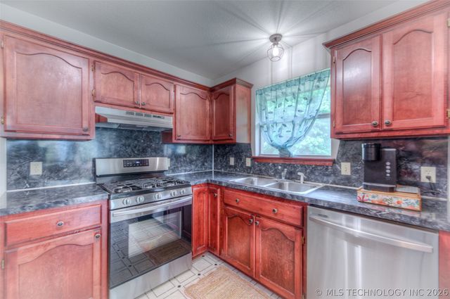 110 N 197th West Avenue, Sand Springs, OK 74063