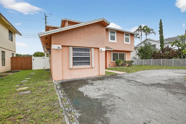 7721 NW 42nd Court, Hollywood, FL 33024
