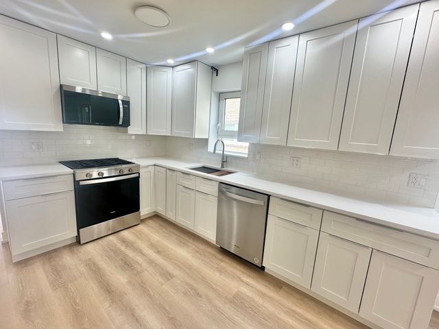 7854 W Cahill Terrace 1, Chicago, IL 60634