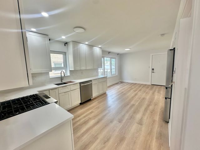 7854 W Cahill Terrace 1, Chicago, IL 60634