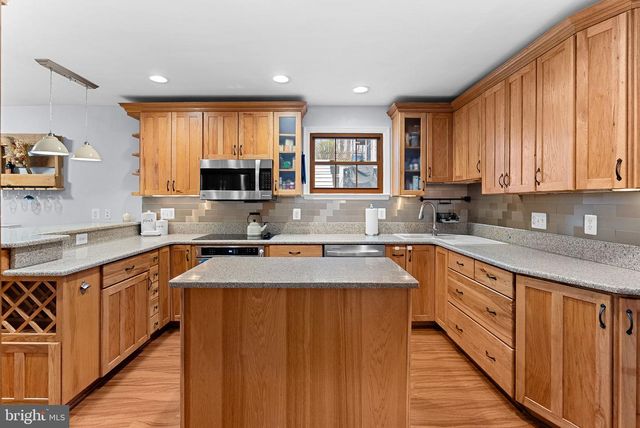 7306 RESERVATION DR, Springfield, VA 22153