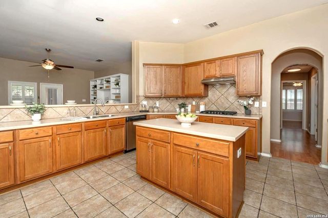 1739 Oakmont Cir, New Braunfels, TX 78132