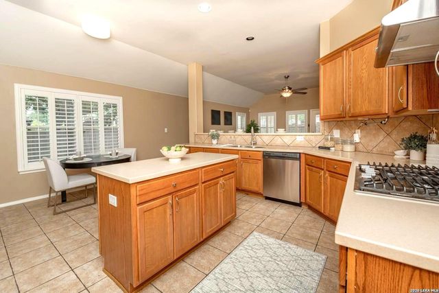 1739 Oakmont Cir, New Braunfels, TX 78132