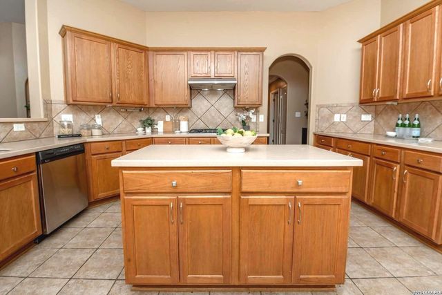 1739 Oakmont Cir, New Braunfels, TX 78132