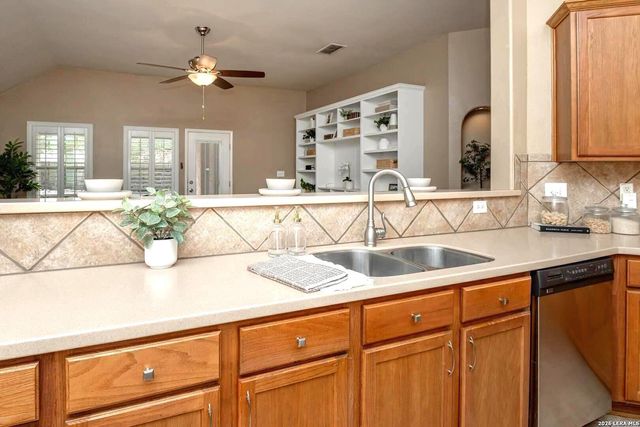 1739 Oakmont Cir, New Braunfels, TX 78132