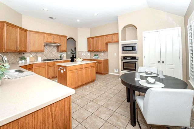 1739 Oakmont Cir, New Braunfels, TX 78132