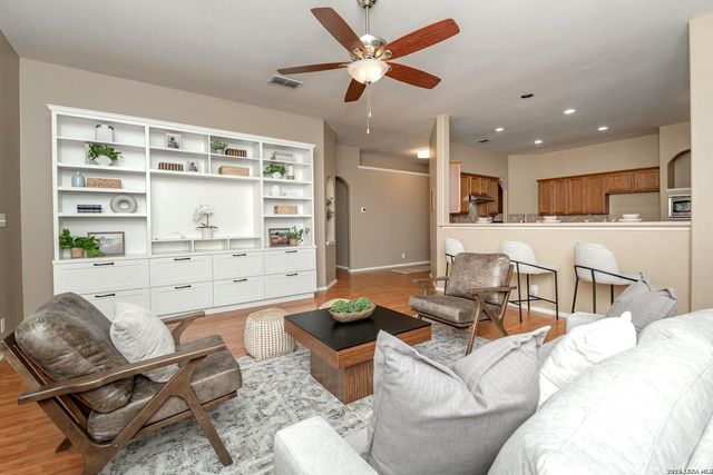 1739 Oakmont Cir, New Braunfels, TX 78132