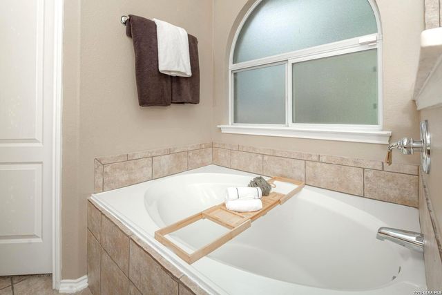 1739 Oakmont Cir, New Braunfels, TX 78132