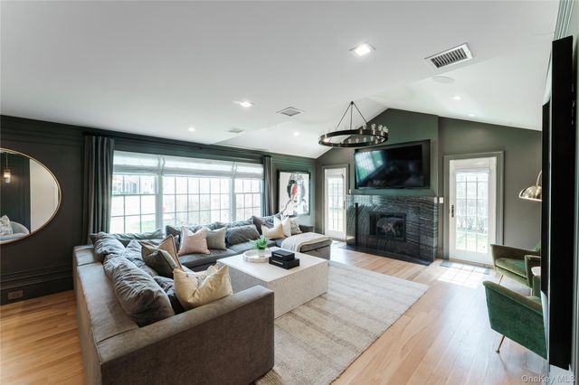 194 Whitehall Boulevard, Garden City, NY 11530