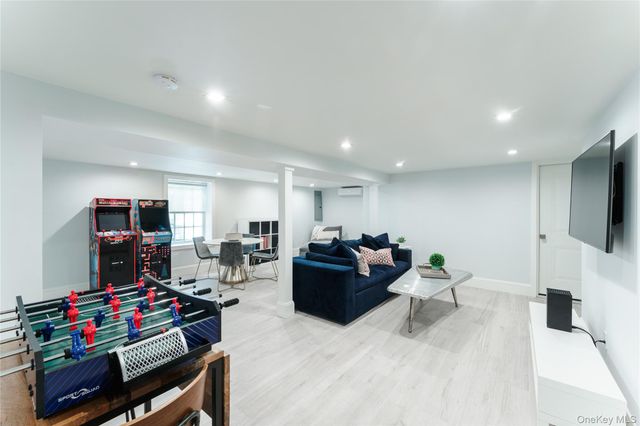194 Whitehall Boulevard, Garden City, NY 11530