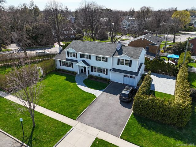 194 Whitehall Boulevard, Garden City, NY 11530