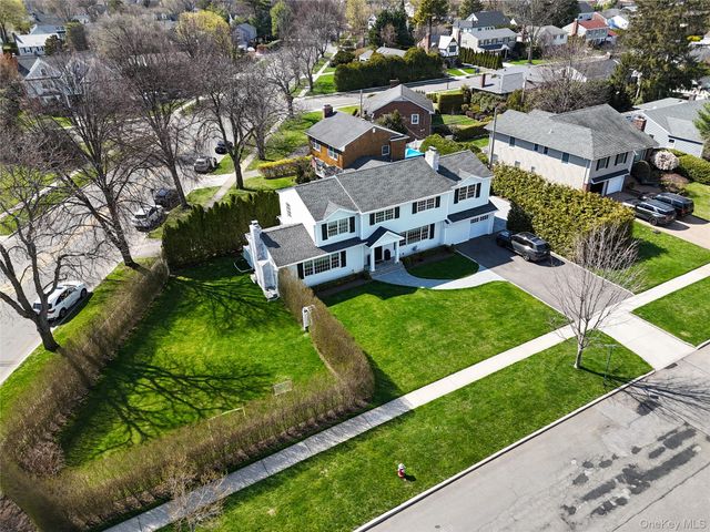 194 Whitehall Boulevard, Garden City, NY 11530