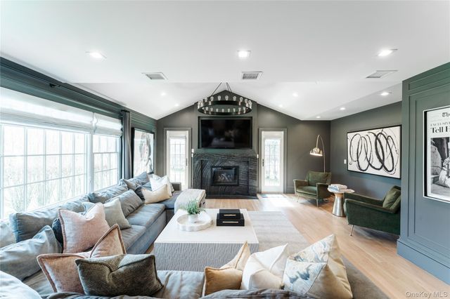 194 Whitehall Boulevard, Garden City, NY 11530