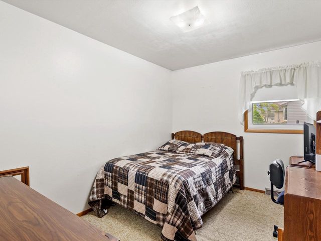 904 Glenview DRIVE, Manitowoc, WI 54220